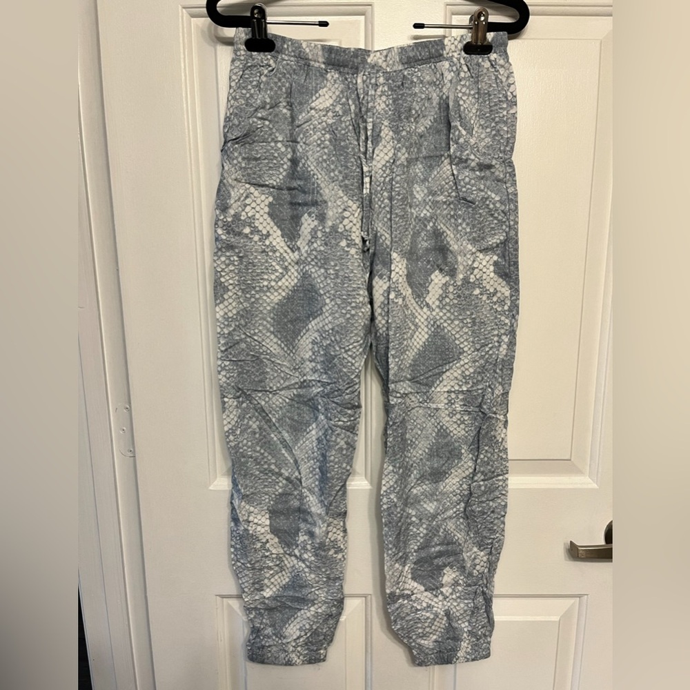 Voge Boutique blue snake print pants NWT